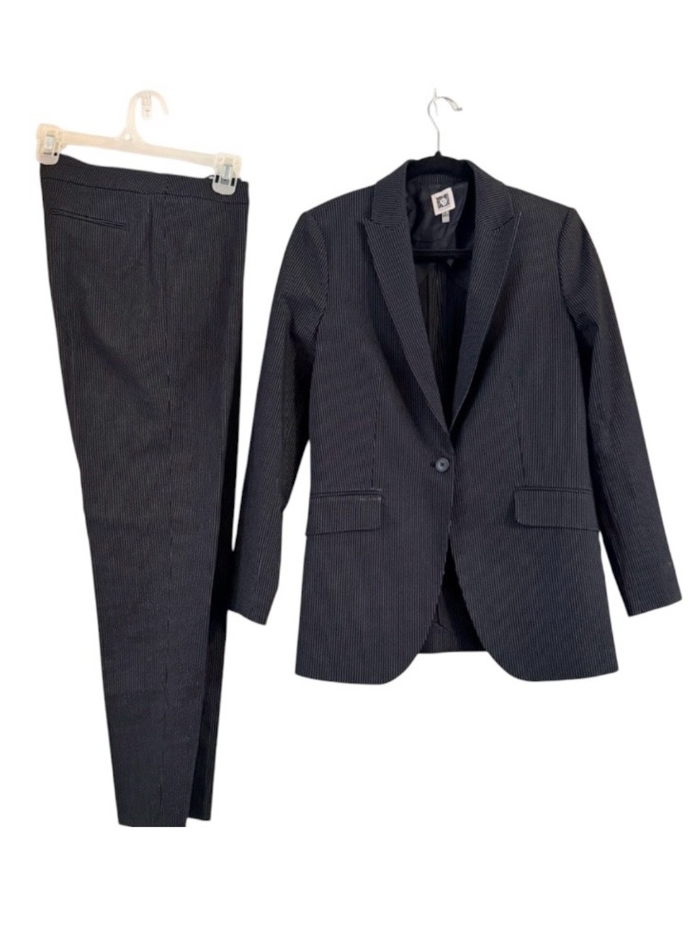 Anne Klein Black Pinstripe 2 Piece Pant Suit Size 6